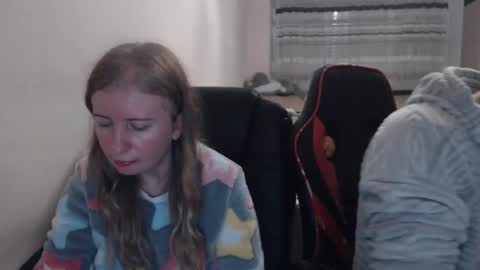 Snapshot of jenisandpeter chatting on November 21, 2025, 8:18 pm JenisAndPeter online show from November 21, 2025, 8:18 pm