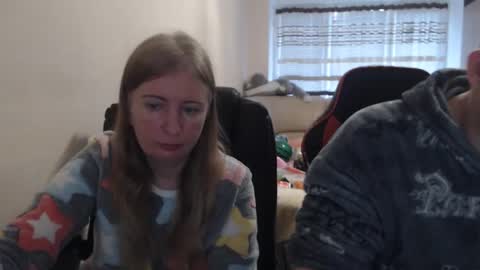 Snapshot of jenisandpeter chatting on November 26, 2025, 7:31 am JenisAndPeter online show from November 26, 2025, 7:31 am