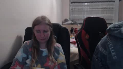 Snapshot of jenisandpeter chatting on November 26, 2025, 7:37 pm JenisAndPeter online show from November 26, 2025, 7:37 pm