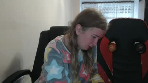 Snapshot of jenisandpeter chatting on November 28, 2025, 8:17 am JenisAndPeter online show from November 28, 2025, 8:17 am