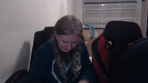 Snapshot of jenisandpeter chatting on December 1, 2025, 6:46 pm JenisAndPeter online show from December 1, 2025, 6:46 pm