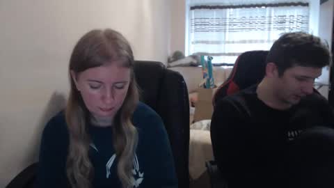 Snapshot of jenisandpeter chatting on December 3, 2025, 7:16 am JenisAndPeter online show from December 3, 2025, 7:16 am