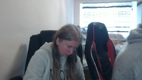 JenisAndPeter online show from March 13, 2026, 7:37 am