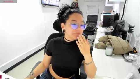 Snapshot of jenn_cg chatting on November 1, 2025, 8:44 pm jenn online show from November 1, 2025, 8:44 pm