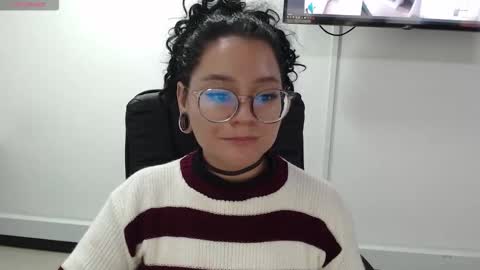 Snapshot of jenn_cg chatting on November 13, 2025, 5:01 pm jenn online show from November 13, 2025, 5:01 pm