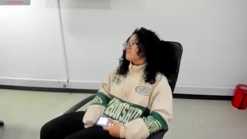 Snapshot of jenn_cg chatting on November 15, 2025, 7:54 pm jenn online show from November 15, 2025, 7:54 pm