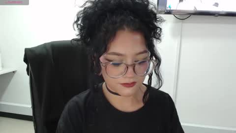 Snapshot of jenn_cg chatting on November 24, 2025, 9:36 pm jenn online show from November 24, 2025, 9:36 pm