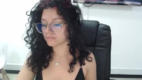 Snapshot of jenn_cg chatting on December 18, 2025, 6:03 pm jenn online show from December 18, 2025, 6:03 pm