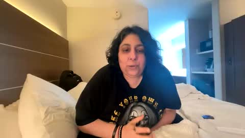 Snapshot of jennabrady chatting on October 5, 2025, 12:31 am  Dragon Queen. Be my Dragon --  and  online show from October 5, 2025, 12:31 am