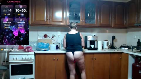 Snapshot of jennadeluxe chatting on November 6, 2025, 4:52 pm Jenna online show from November 6, 2025, 4:52 pm