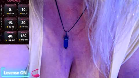 Snapshot of jennadeluxe chatting on November 27, 2025, 11:56 am Jenna online show from November 27, 2025, 11:56 am