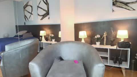 Snapshot of jennamilf_ chatting on July 1, 2026, 3:19 am Call Me Jenna online show from July 1, 2026, 3:19 am