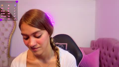Snapshot of jenner_tay chatting on June 23, 2026, 2:42 am jenner online show from June 23, 2026, 2:42 am