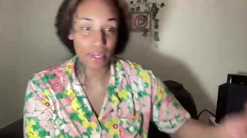 Snapshot of jenni_cash chatting on October 27, 2025, 6:50 am Mistress Jenni online show from October 27, 2025, 6:50 am