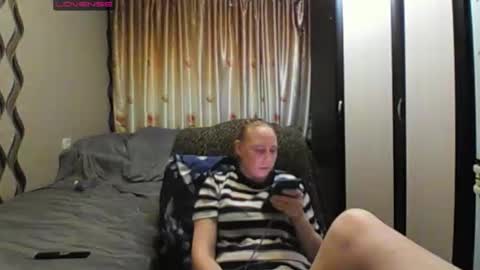 Snapshot of jennideep chatting on April 17, 2026, 5:27 pm JenniDeep online show from April 17, 2026, 5:27 pm