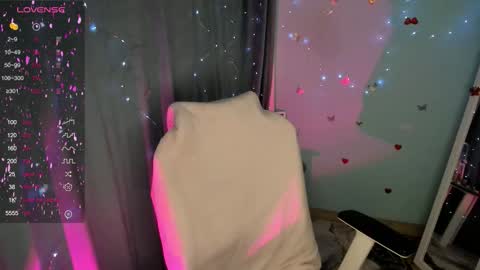 Snapshot of jennie_berry chatting on November 18, 2025, 10:14 pm Jennie online show from November 18, 2025, 10:14 pm