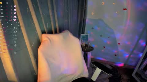 Snapshot of jennie_berry chatting on November 26, 2025, 12:11 am Jennie online show from November 26, 2025, 12:11 am