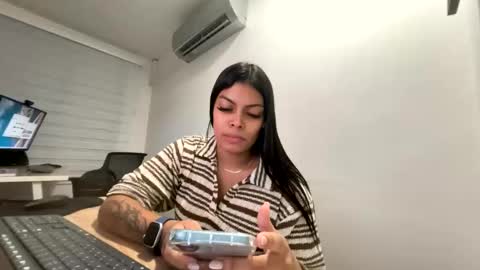 Snapshot of jennifer_oliveira chatting on October 30, 2025, 5:42 am Jenn 3 online show from October 30, 2025, 5:42 am