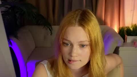Snapshot of jennifer_shy_ chatting on June 21, 2026, 9:45 am Jennifer online show from June 21, 2026, 9:45 am