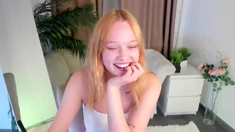 Snapshot of jennifer_shy_ chatting on July 26, 2026, 11:50 am Jennifer online show from July 26, 2026, 11:50 am