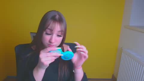 Jennifer online show from December 25, 2024, 10:17 am