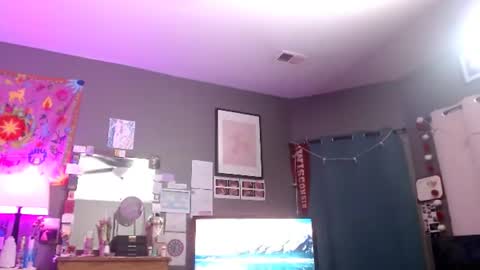 Jennifer Gwen online show from August 4, 2026, 1:53 am