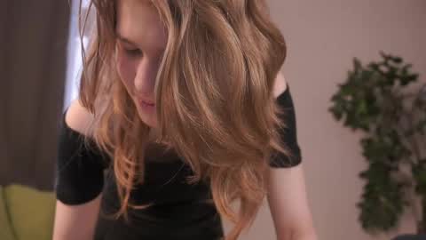 Snapshot of jenniferrakow chatting on May 17, 2026, 9:06 am Sofia online show from May 17, 2026, 9:06 am
