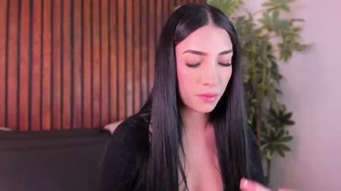 Snapshot of jennmiller_ chatting on December 1, 2025, 12:32 pm online show from December 1, 2025, 12:32 pm