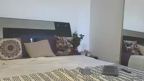 Jenn online show from January 6, 2026, 6:00 pm