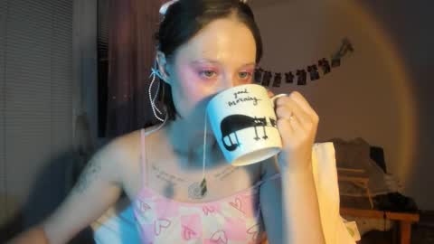 Jennifer Jenny Darling   online show from December 3, 2025, 7:34 pm