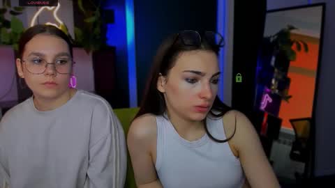 jenny_donne online show from March 25, 2026, 6:19 am
