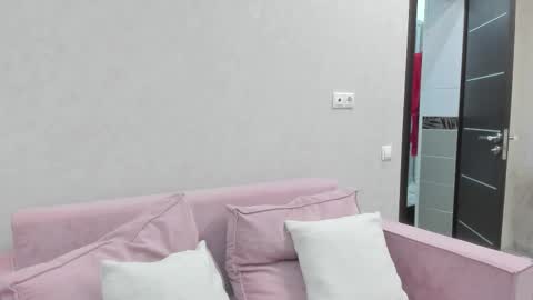 Jenny online show from November 11, 2025, 9:15 pm