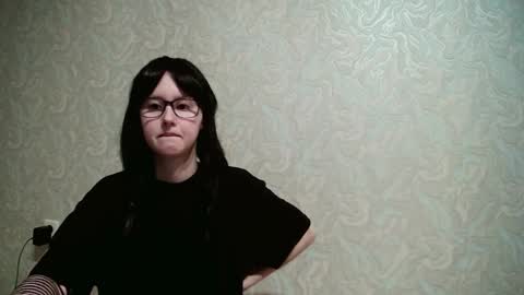 JennyOlset online show from October 4, 2025, 2:42 am