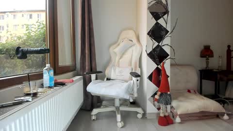 infamous blondiechloe.             Jennyjennywildd online show from October 24, 2025, 2:13 pm