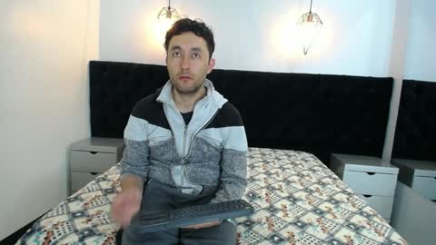 Snapshot of jeremmyandstacy chatting on January 23, 2025, 12:19 pm Jeremmyandstacy online show from January 23, 2025, 12:19 pm