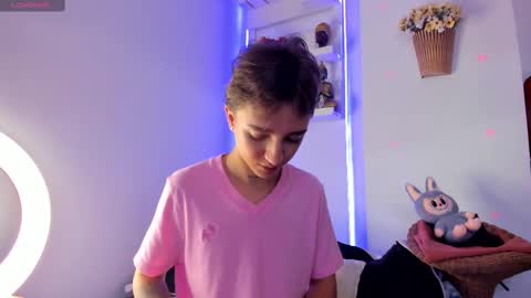 jero independent model online show from October 31, 2025, 4:52 pm