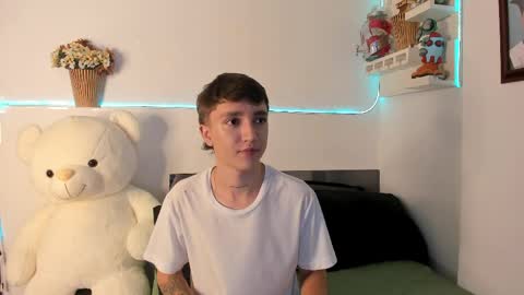 jero independent model online show from April 8, 2026, 6:46 am