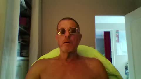 Snapshot of jerflor chatting on September 19, 2025, 4:18 pm jerflor online show from September 19, 2025, 4:18 pm
