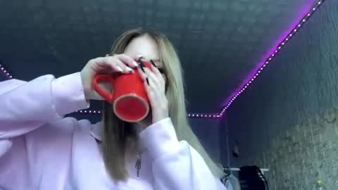 Snapshot of jerikruschke chatting on May 19, 2026, 12:22 pm Asya online show from May 19, 2026, 12:22 pm