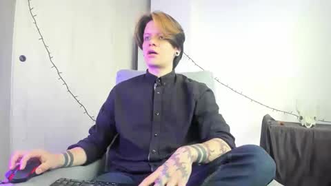 Angelo online show from December 17, 2025, 3:51 pm