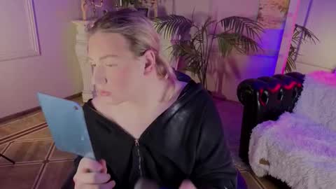 jes_solar online show from November 7, 2025, 9:59 pm