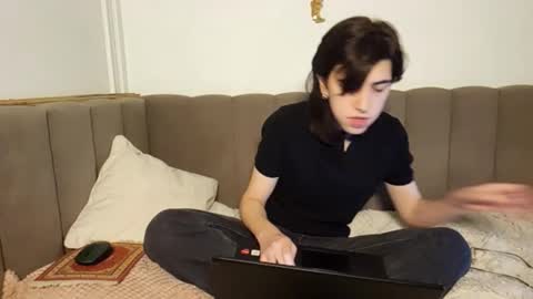 Jesee Estrella online show from October 7, 2025, 5:32 pm