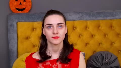 Jessica White online show from December 22, 2025, 5:04 am