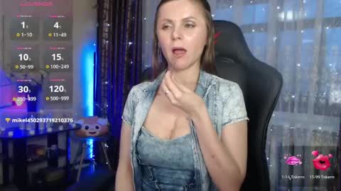Snapshot of jessiemays chatting on April 17, 2026, 10:46 pm Jess online show from April 17, 2026, 10:46 pm