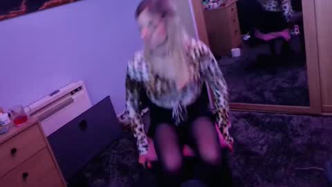 Snapshot of jessiessicaxx chatting on December 15, 2024, 1:00 pm Jessiessicaxx online show from December 15, 2024, 1:00 pm