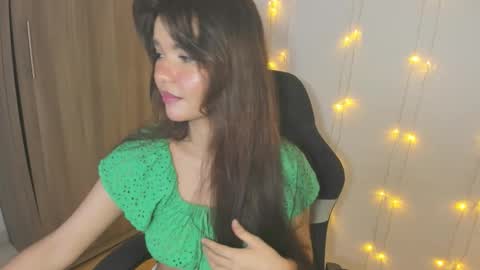 Snapshot of jessiica__ chatting on October 23, 2025, 8:40 pm Jessi online show from October 23, 2025, 8:40 pm