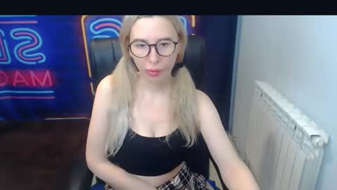 Victoria online show from January 6, 2025, 7:56 pm