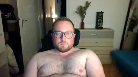 jeuneloup92 online show from October 22, 2025, 7:02 pm