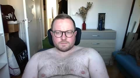 jeuneloup92 online show from November 30, 2025, 9:57 am