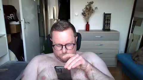 jeuneloup92 online show from March 9, 2026, 5:50 pm